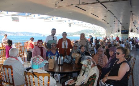 Darülaceze sakinlerinin İstanbul’da Boğaz keyfi