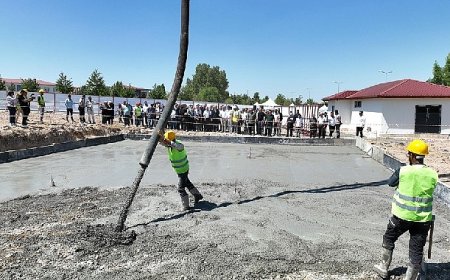 Sıcak Çermik’te kadın ve erkek havuzlar için ilk beton atıldı