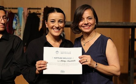 Alkışlar Karabağlar Kent Tiyatrosu Kursiyerlerine