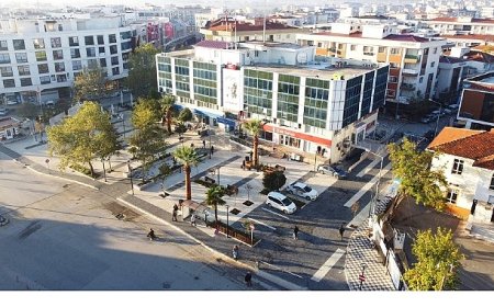 Menderes Belediyesi’nden Ot Temizliği