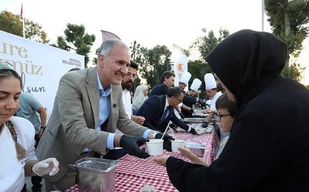 İnegöl’ün Yeni Meydanında Aşure Kazanları Kaynadı