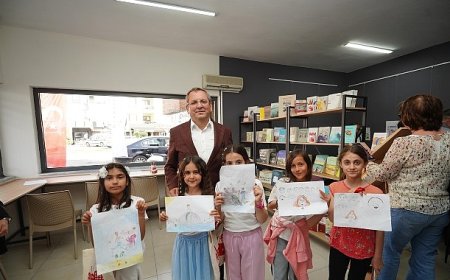 Minik Karikatüristler İş Başında! Ayvalık Belediyesi’nden Çocuklara Renkli Bir Yaz Atölyesi