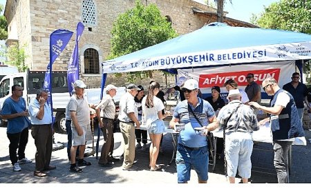 Aydın Büyükşehir Belediyesi’nden Vatandaşlara Aşure İkramı