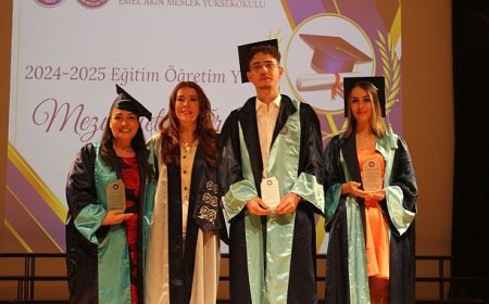 Ege Üniversitesi Emel Akın MYO’da mezuniyet sevinci