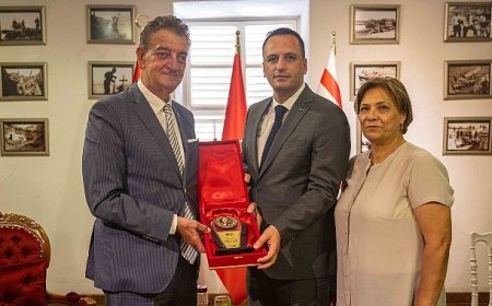 Hüsnü Bozkurt’tan Başkan Eşki’ye ziyaret: “Gençlerle umut büyüyor”