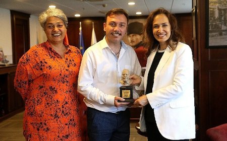 Karşıyaka Belediye Tiyatrosu’nda ödül gururu!