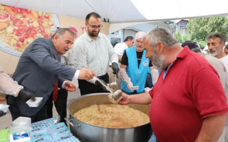 Sakarya’da bir günde 15 bin kişiye aşure ikramı
