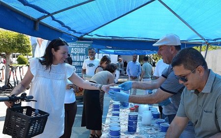 Antalya Büyükşehir Belediyesi geleneksel aşure ikramlarına başladı