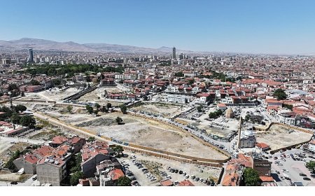 Başkan Altay: “Konya’nın Bir Başkent Olarak Surlarını Açığa Çıkarmak ve Turizm Potansiyelini Artırmak İçin Çalışıyoruz”