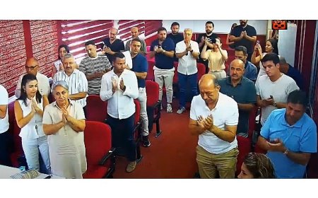 Belediye Meclisinde dayanışma mesajı: Ayakta alkışlandılar