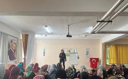 TİKAV, ‘ÖNLEM AL, GÜVENDE KAL’ PROJESİ İLE   2025 YILI BOYUNCA 28 LOKASYONDA YAŞAYAN KADINLARA ULAŞMAYI HEDEFLİYOR   TİKAV, “Önlem Al, Güvende Kal” Projesi ile Kırsal Bölgelerde Yaşayan Kadınlara Afetlerden Korunma Eğitimi Veriyor