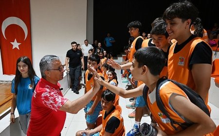 Kemer Belediyesi ücretsiz basketbol ve voleybol kursları başladı