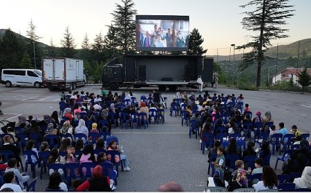 Başkan Altay: “Merkeze Uzak 101 Mahallede Sosyal Hayata Katkı İçin Sinema Günleri Düzenliyoruz”