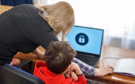 Dijital dünyada çocuklarınızı yalnız bırakmayın
