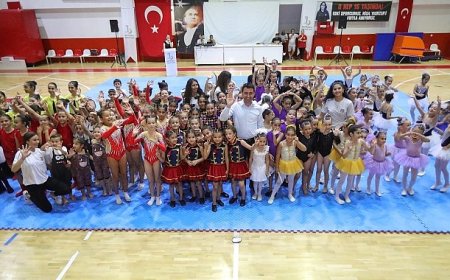 Bayraklılı kursiyerlerden yıl sonu gösterisi