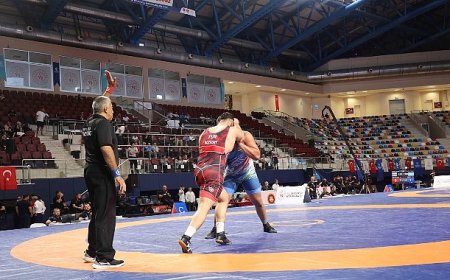 Güreşçiler minderde terlemeye devam ediyor