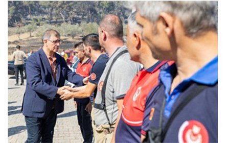 Başkan Tugay yangından etkilenen vatandaşları ziyaret etti