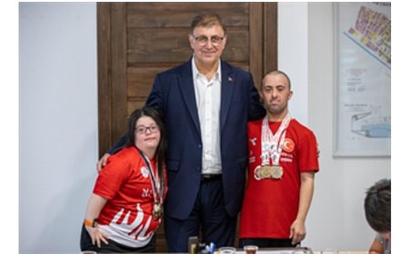 Başkan Tugay, İzmir’in gururu Büyükşehir sporcularını ağırladı