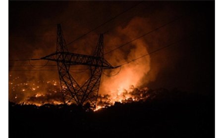 Yangın kontrol altına alındı, tahliye edilen yurttaşlar evlerine dönmeye başladı