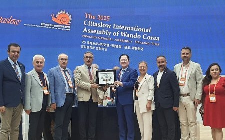 Cittaslow Fikir Maratonu ödülü Başkan Böcek’e takdim edildi