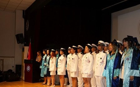 EÜ Urla Denizcilik Meslek Yüksekokulu 2024-2025 Mezunlarını Törenle Uğurladı