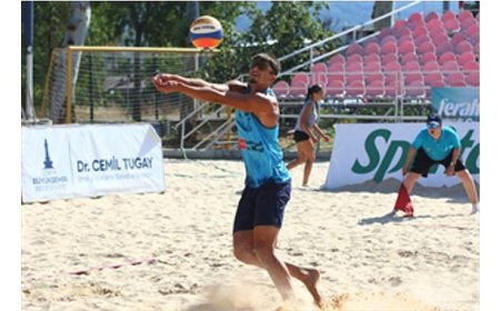 Plaj voleybolunun kalbi İzmir’de attı