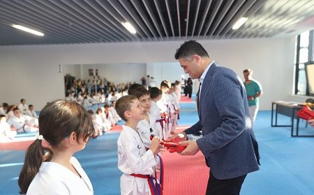 Aliağa Belediyesi Taekwondo Kursunun Sporcuları Kuşak Atladı