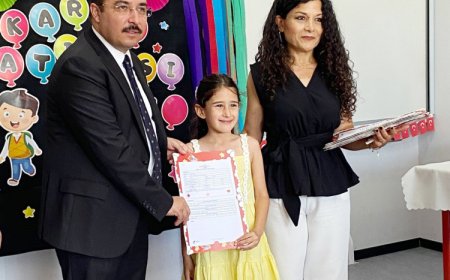 Mudanya’da Kaymakam Terzi öğrencilerin karne sevincine ortak oldu