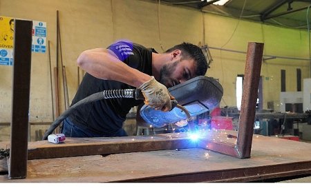 Hem Üretiyor Hem Tasarruf Ediyor