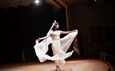 EÜ’de 70. Yıla özel görkemli defile