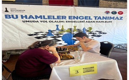 Satranç turnuvasında hamleler engelleri aştı