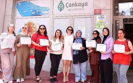 Cebeci Çankaya Evi’nde Mezuniyet Sevinci: 180 Kursiyer Katılım Belgesi Aldı