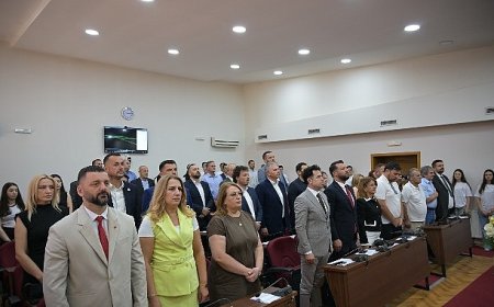 Başkan Şadi Özdemir Peja’nın Kurtuluş Günü törenlerine katıldı