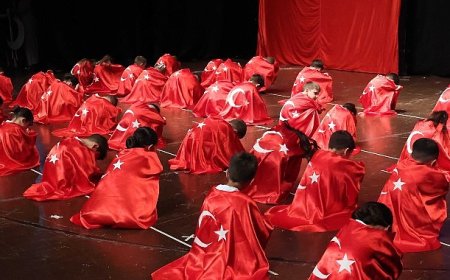 208 öğrenci kep fırlatıp mezun oldu