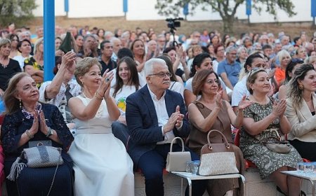 “Düşten Düşünceye Zamansız Kadınlar” Gösterimi Burhaniye’de Gerçekleştirildi