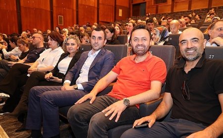 KO-MEK kursiyerlerine sahnede tam not