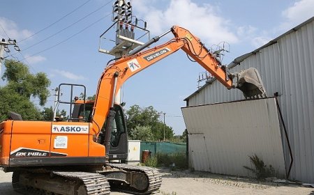 Nilüfer’de kaçak iş yeri yıkıldı