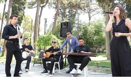 İzmir’de Kitap Coşkusu: Küçük Eller Sahneye Çıktı