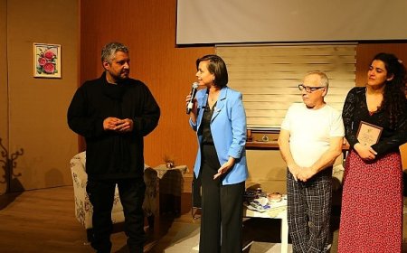 Ayvalık Belediye Tiyatrosu’na ödül yağdı…
