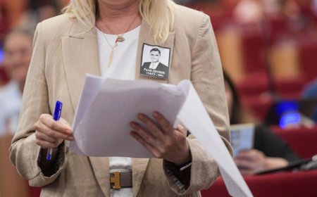 İzmir Büyükşehir Meclisi’nden merhum Zeyrek’e anma