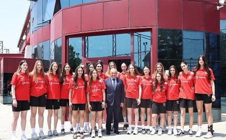 Başkan Şadi Özdemir’den filenin genç sultanlarına motivasyon ziyareti