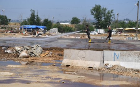 Bursa Osmangazi’de pazarlar temizlenerek dezenfekte edildi