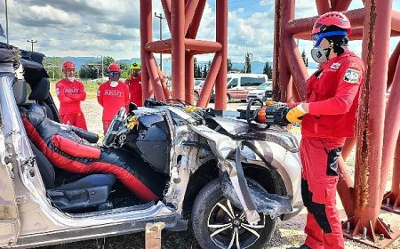 Büyükşehir İtfaiyesi’nden AKUT’a eğitim desteği