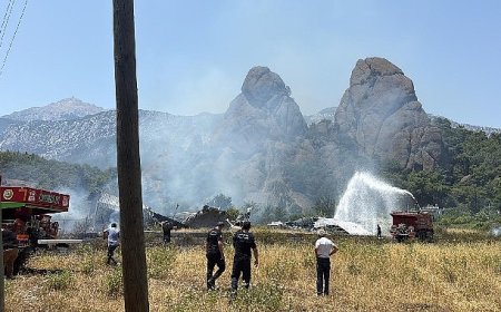 Kemer’de çalılık alanda yangın