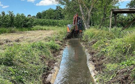 Kırsalda sulama kanalları temizleniyor