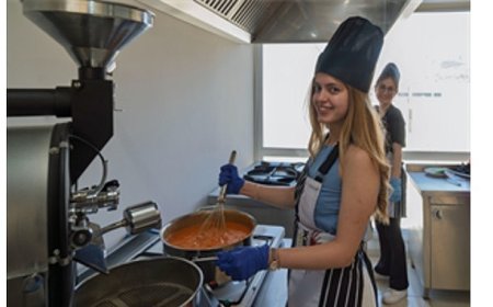 Dersler değil tencereler kaynadı