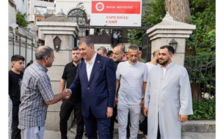 Başkan Tugay vatandaşlarla bayramlaştı