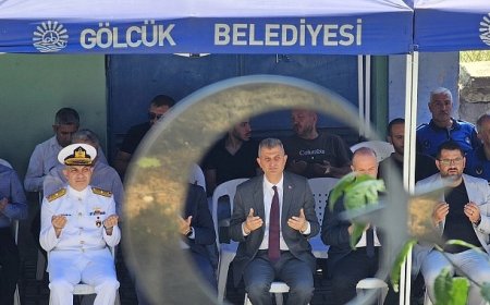Vali Aktaş Gölcük Huzurevi Sakinleri ile Bayramlaştı