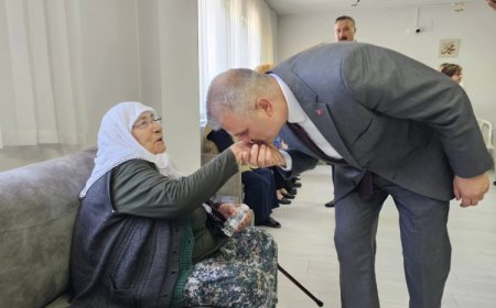 Gölcük protokolünden huzurevi sakinlerine sürpriz ziyaret