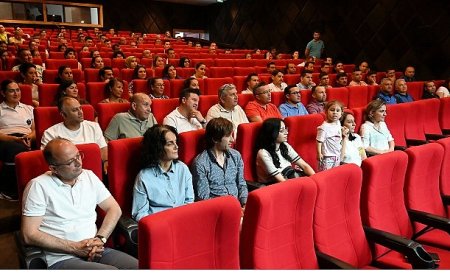 Belediye binasında bayram buluşması